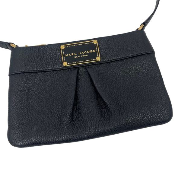 MARC JACOBS NEW YORK Shoulder Bag Black Ruched Leather Adjustable Strap Zipper - Picture 3 of 10